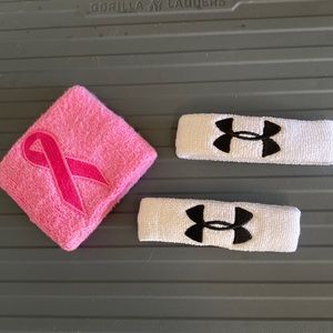 Set of arm bands and a wrist band